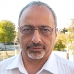 עזרא יצחק, עו"ד ונוטריון